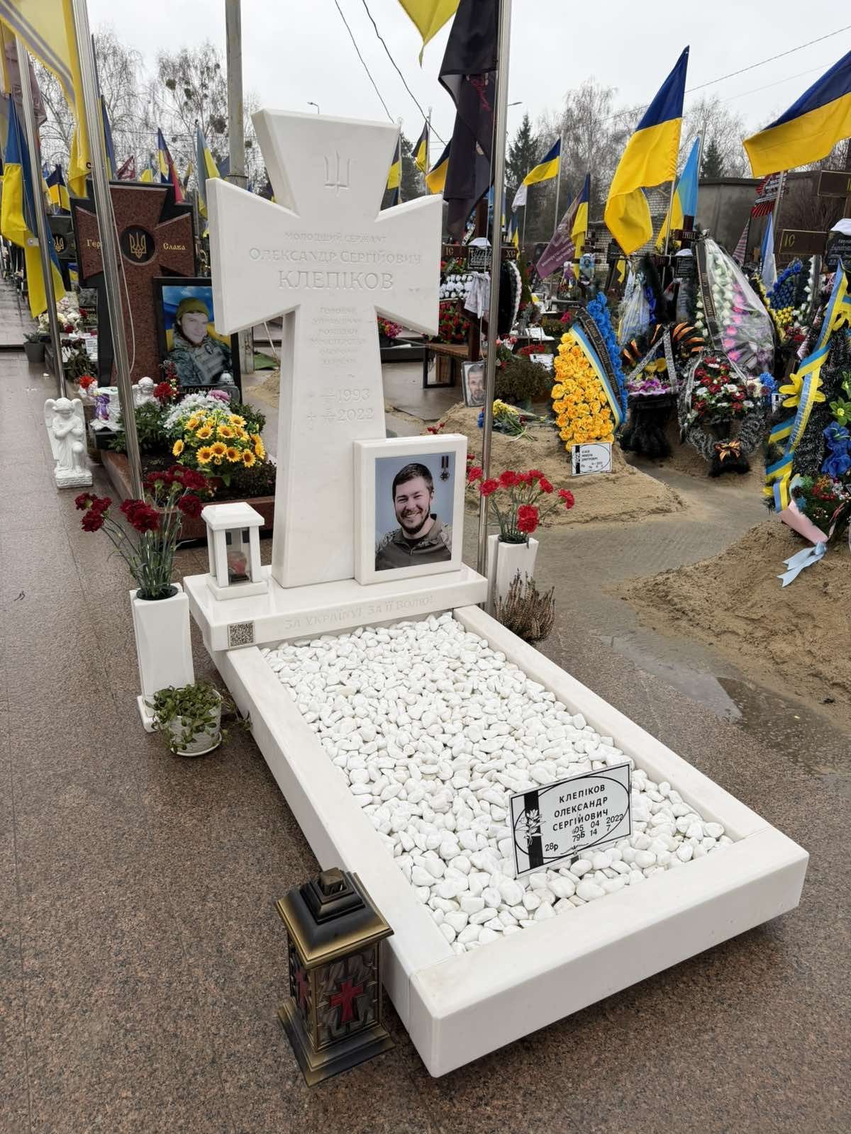 Пам'ятник V14