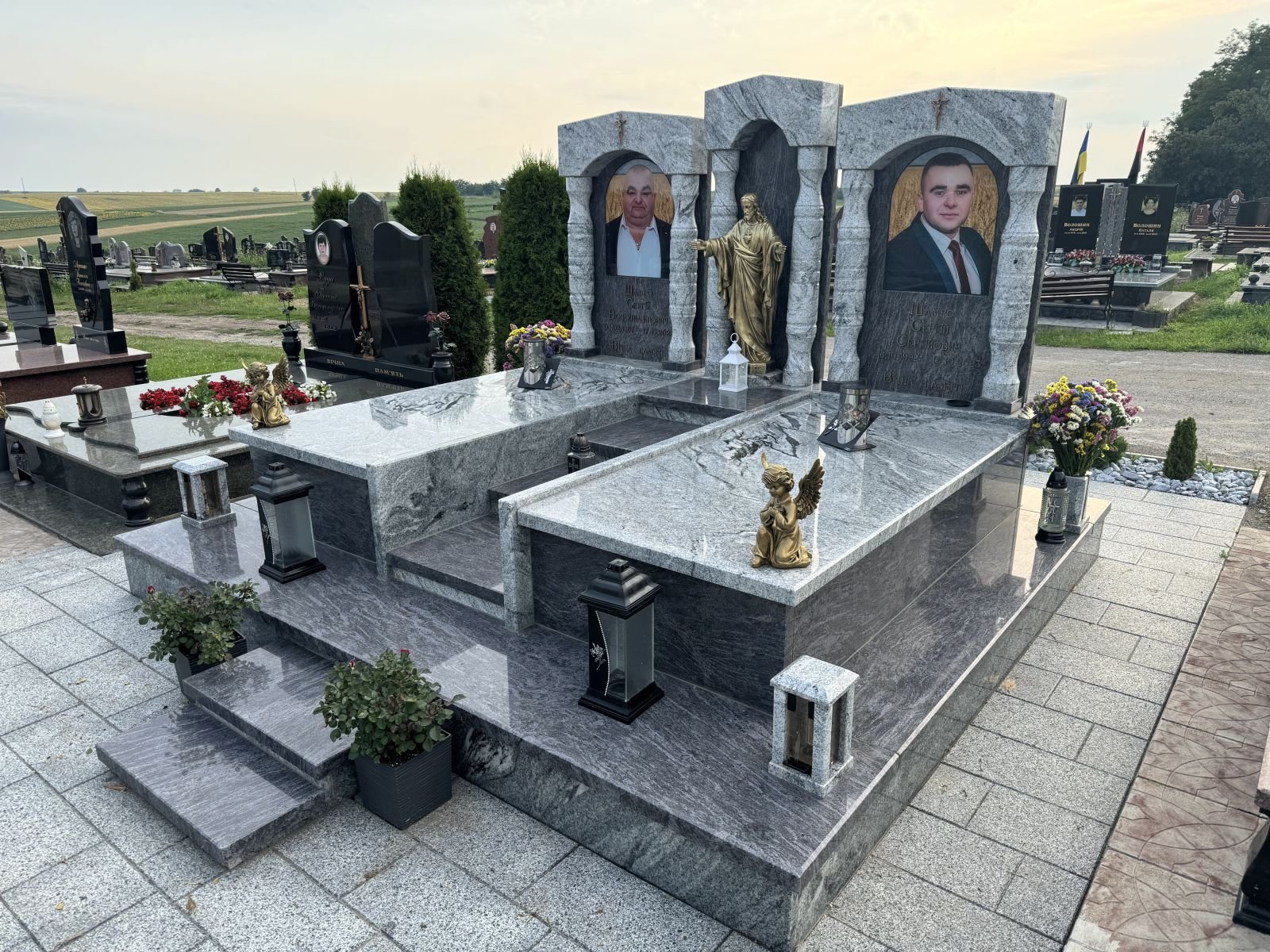 Пам'ятник MC2
