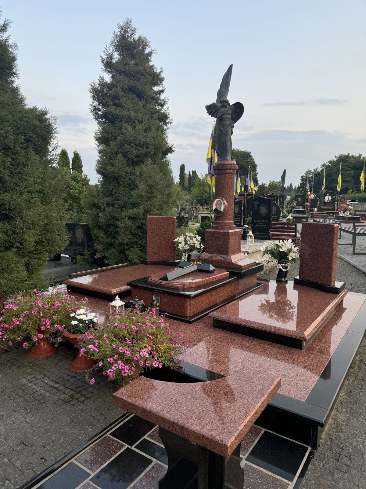 Пам'ятник MC3