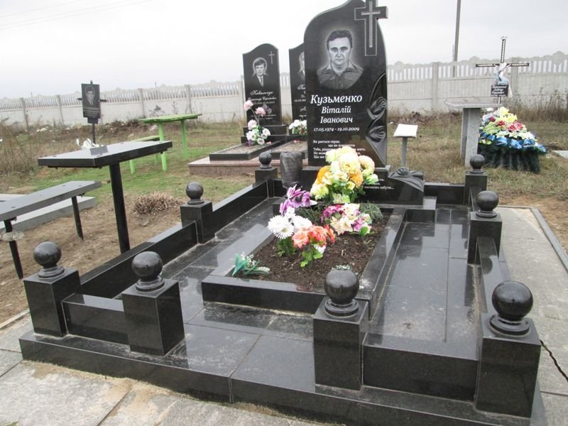 Пам'ятник MC25