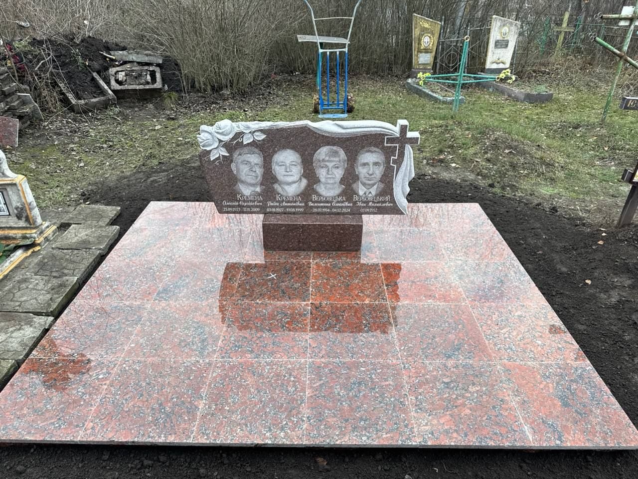 Пам'ятник CL43